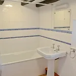 1 Oaks Farm Holiday home *